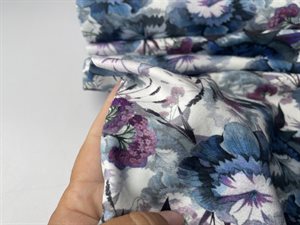 Bomuldsjersey - smukke blomster i lilla og blå toner